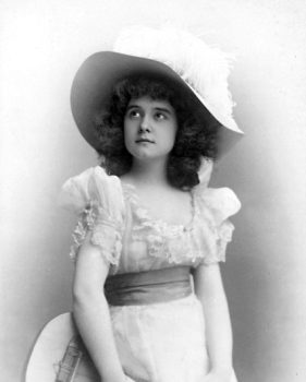 Gladys_Wallis_1